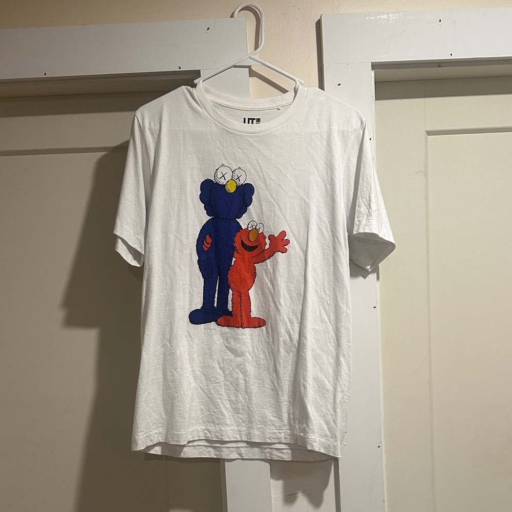 KAWS x Uniqlo x Sesame Street BFF Elmo Tee Sz: S